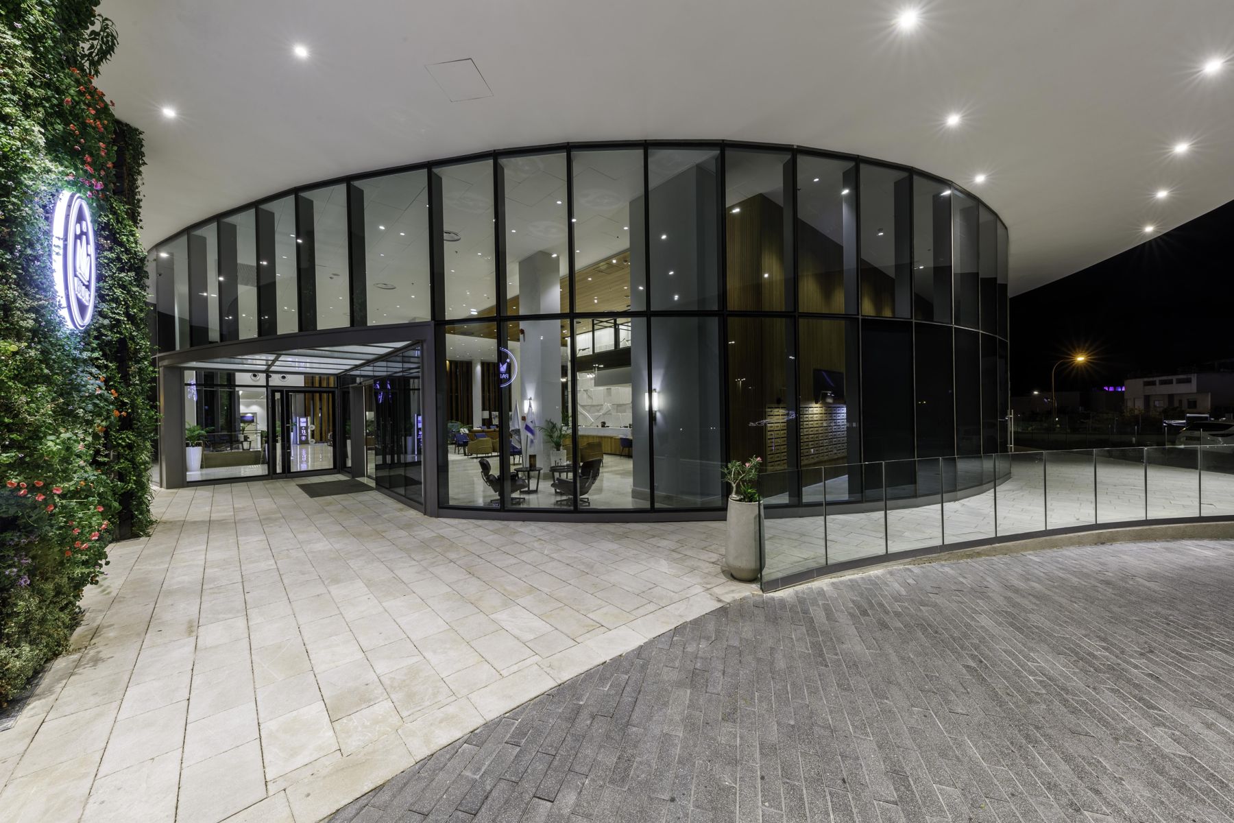 Structural Glazing & Point-Fixed Glass
