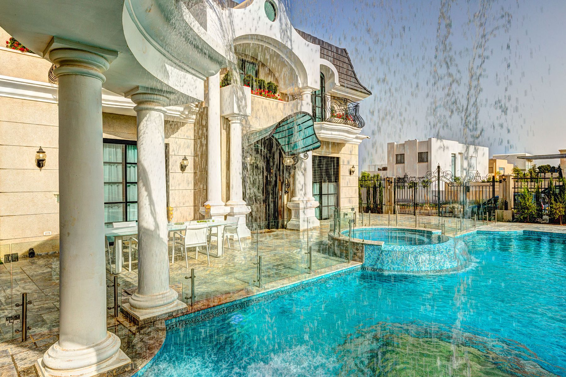 Glass Pool Fence Requirements in Florida: What Every Homeowner Should Know